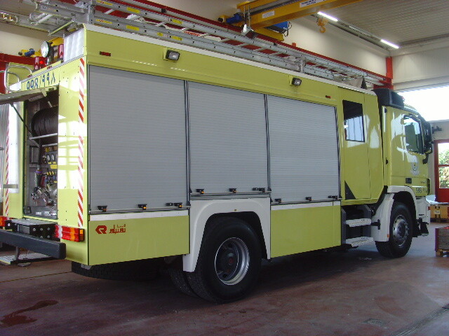 Gelbes Feuerwehrfahrzeug