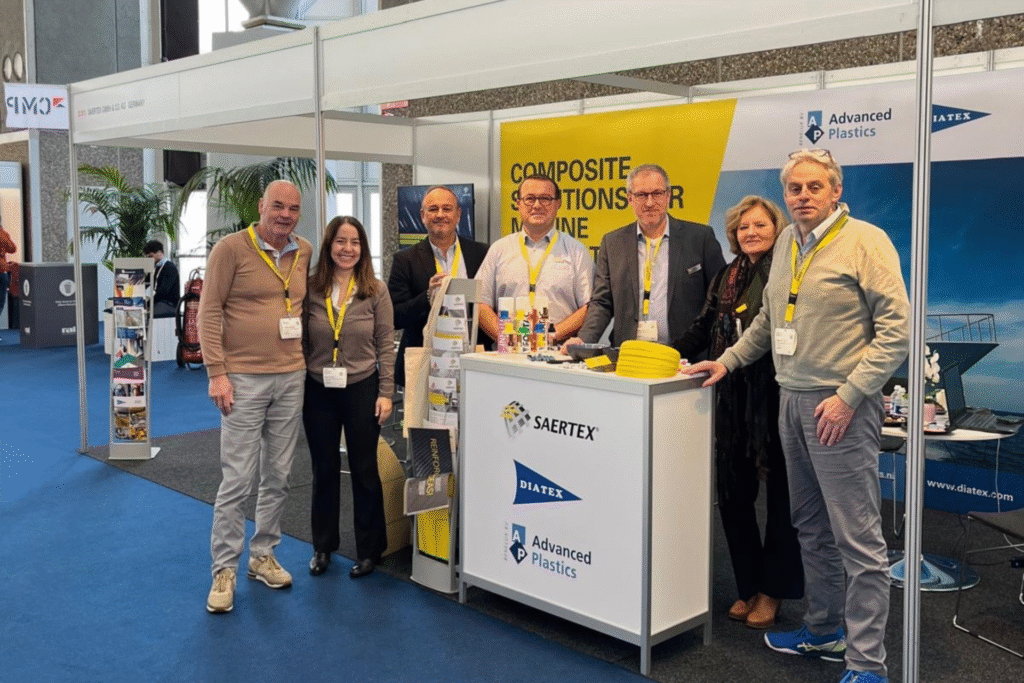 Gruppenfoto am Messestand